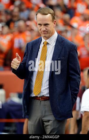 Denver Broncos quarterback Peyton Manning gives a thumbs up as he