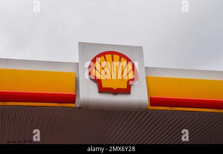 London, UK. 2nd February 2023. A Shell petrol station in central London. The oil and gas giant has reported profits of nearly $40 billion, the highest in its 115-year history. Credit: Vuk Valcic/Alamy Live News. Stock Photo