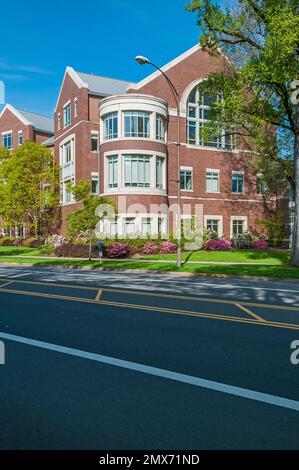 University of Oregon School of Law building in Eugene, Oregon.  It is across from Hayward Field on Agate Street. Stock Photo