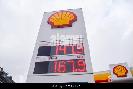 London, UK. 02nd Feb, 2023. General view of a Shell petrol station in central London. The oil and gas giant has reported profits of nearly $40 billion, the highest in its 115-year history. (Photo by Vuk Valcic/SOPA Images/Sipa USA) Credit: Sipa USA/Alamy Live News Stock Photo