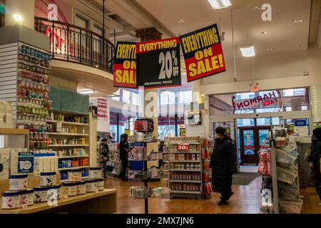 Everything is on sale at Bed Bath & Beyond’s Harmon Face Values store in Chelsea in New York on Monday, January 30, 2023. Beleaguered Bed Bath & Beyond announced that it is closing all of the 56 Harmon locations. (© Richard B. Levine) Stock Photo