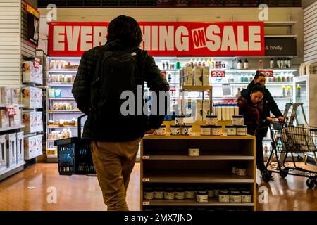 Everything is on sale at Bed Bath & Beyond’s Harmon Face Values store in Chelsea in New York on Monday, January 30, 2023. Beleaguered Bed Bath & Beyond announced that it is closing all of the 56 Harmon locations. (© Richard B. Levine) Stock Photo