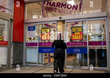 Everything is on sale at Bed Bath & Beyond’s Harmon Face Values store in Chelsea in New York on Monday, January 30, 2023. Beleaguered Bed Bath & Beyond announced that it is closing all of the 56 Harmon locations. (© Richard B. Levine) Stock Photo