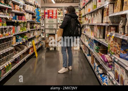 Shopping in a Whole Foods Market supermarket in New York on Wednesday, January 31, 2023. Analysts predict that the Federal Reserve will increase interest rates to fight inflation although inflation appears to be cooling, just not enough.  (© Richard B. Levine) Stock Photo