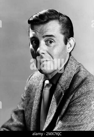 Dirk Bogarde. Portrait of the English actor and writer, Sir Dirk Bogarde (b. Derek Jules Gaspard Ulric Niven van den Bogaerde; 1921-1999), publicity still, 1964 Stock Photo