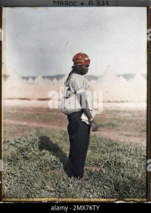 Banania, Y'a bon”: advertisement for the dessert recipes offered by the  chocolate breakfast brand Banania in the first half of the twentieth  century Stock Photo - Alamy