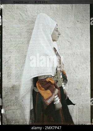 Bethlehem, Palestine Christian Bethlemitaine carrying the Chatwé , 1918 ...