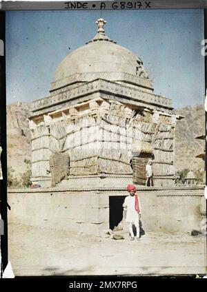 Amber, cenotaph India converted into dwelling for indigent , 1913-1914 - India, Pakistan - Stéphane Passet - (December 16 -January 29) Stock Photo