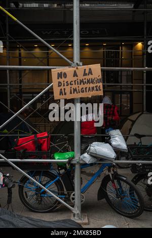 January 30, 2023, New York City, New York, United States: Many migrants refused to leave the Watson hotel and set up tents outside on the sidewalk. Single migrant men were being relocated to the Brooklyn Cruise Terminal and used the Watson Hotel for families, but many of the men returned because the facilities did not have heat or bathrooms. (Credit Image: © Steve Sanchez/Pacific Press via ZUMA Press Wire) EDITORIAL USAGE ONLY! Not for Commercial USAGE! Stock Photo