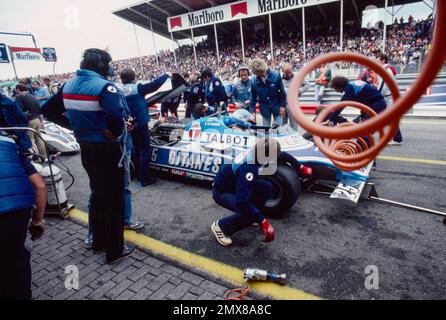 Patrick Tambay (fra) and Ligier engineer Jean-Pierre Jabouille (fra), Ligier JS17-Matra, pit stop during the 1981 F1 world championship, Dutch Grand Prix in Zandvoort, on August 30th - Photo: DPPI Stock Photo