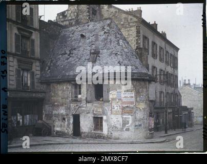 Paris (18th arr.), France old house at 67 rue du Mont-Cenis , Stock Photo