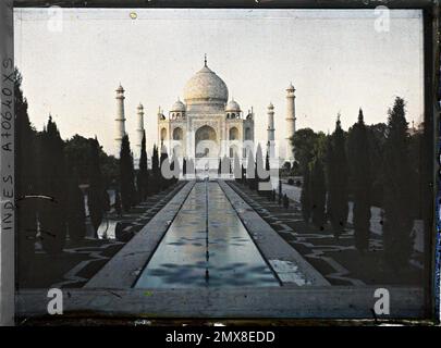 Agra, Indes the great axial canal and the mausoleum of Taj Mahal , 1913-1914 - India, Pakistan - Stéphane Passet - (December 16 -January 29) Stock Photo