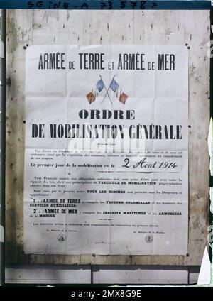 Paris, France displays the general mobilization of August 2, 1914 Stock ...
