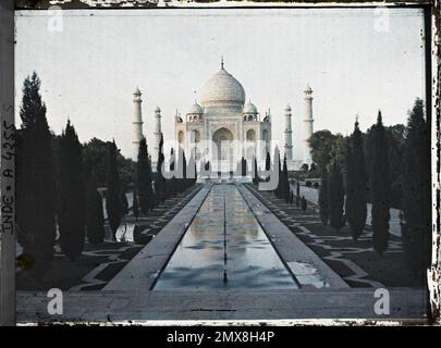 Agra, Indes the great axial canal and the mausoleum of Taj Mahal , 1913-1914 - India, Pakistan - Stéphane Passet - (December 16 -January 29) Stock Photo