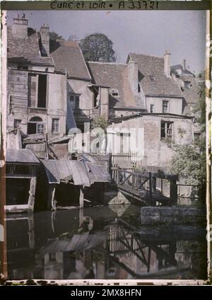 Chartres, France Lavoirs and old houses on the edge of the Eure , 1922 - Chartres (Eure -et -Loir) - Auguste Léon - (August) Stock Photo