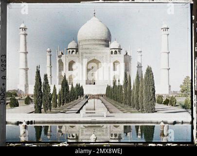 Agra, Indes the great axial canal and the mausoleum of Taj Mahal , 1913-1914 - India, Pakistan - Stéphane Passet - (December 16 -January 29) Stock Photo