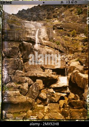 Massif du Taishan, China between Wanxianlou ('Pavillon of the Ten Thousand Immortals') and Dongxiqiao ('East-West Pont') , 1913 - China - Stéphane Passet Stock Photo