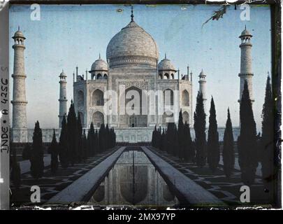 Agra, Indes the great axial canal and the mausoleum of Taj Mahal , 1913-1914 - India, Pakistan - Stéphane Passet - (December 16 -January 29) Stock Photo