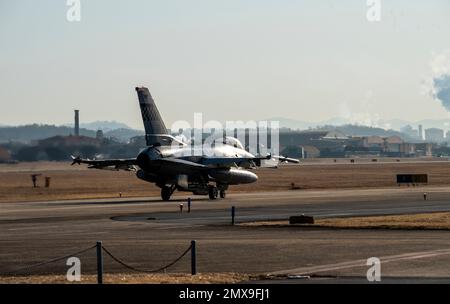 A U.S. Air Force F-16 Fighting Falcon, 36th Fighter Squadron, taxis on the runway before flight during a training event at Daegu Air Base, Republic of Korea, Jan. 31, 2023. The squadron and other Osan Airmen operated out of Daegu, to test their ability to conduct flying operations from austere locations during a heightened state of readiness. (U.S. Air Force photo by Staff Sgt. Dwane R. Young) Stock Photo