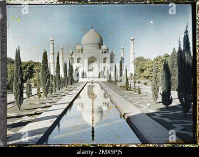 Agra, Indes the great axial canal and the mausoleum of Taj Mahal , 1913-1914 - India, Pakistan - Stéphane Passet - (December 16 -January 29) Stock Photo