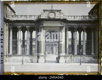 Paris (7th arr.), France Le Palais Bourbon or Chamber of Deputies (current National Assembly) from Place du Palais-Bourbon , Stock Photo