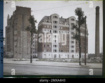 Paris (16th arr.), France Construction of Housing at Bon Marché (HBM) on the fortifications area at the Porte de Saint-Cloud , Stock Photo