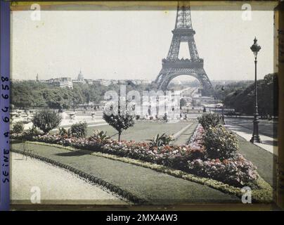 Paris (7th arr.), France La Tour Eiffel and Le Champ-de-Mars from the Trocadéro , Stock Photo