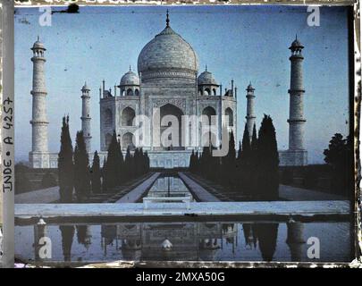 Agra, Indes the great axial canal and the mausoleum of Taj Mahal , 1913-1914 - India, Pakistan - Stéphane Passet - (December 16 -January 29) Stock Photo