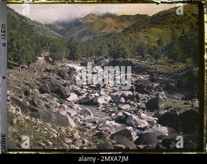 Massif du Taishan, China between Wanxianlou ('Pavillon of the Ten Thousand Immortals') and Dongxiqiao ('East-West Pont') , 1913 - China - Stéphane Passet Stock Photo