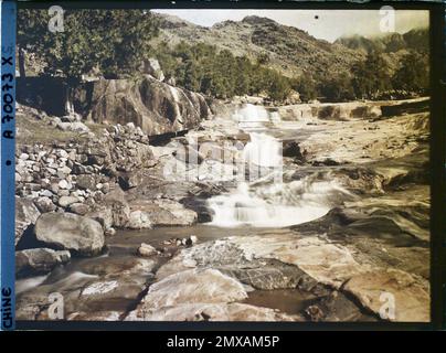 Massif du Taishan, China between Wanxianlou ('Pavillon of the Ten Thousand Immortals') and Dongxiqiao ('East-West Pont') , 1913 - China - Stéphane Passet Stock Photo