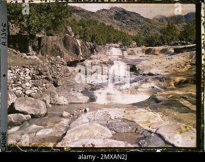 Massif du Taishan, China between Wanxianlou ('Pavillon of the Ten Thousand Immortals') and Dongxiqiao ('East-West Pont') , 1913 - China - Stéphane Passet Stock Photo