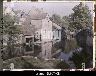 Chartres, France Lavoirs on the edge of the Eure Vue de la Passerelle, rue des Trois Moulins , 1922 - Chartres (Eure -et -Loir) - Auguste Léon - (August) Stock Photo