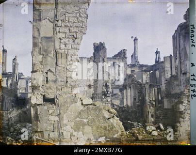 Reims, Marne, Champagne, France ruins , 1917 - Marne - Fernand Cuville (photographic section of the armies) Stock Photo