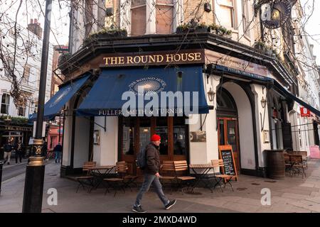 London, UK. 30th January, 2023. A man passes in front of the Round House public house in Covent Garden. The Round House was originally opened as Petters Hotel in 1868 but was renamed as the Round House in 1943. Credit: Mark Kerrison/Alamy Live News Stock Photo