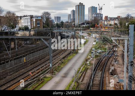 London, UK. 3rd Feb, 2023. The tracks outside Euston Station are empty. Only the oveground to Watford and the Caledonia Sleeper are running. As a result many of the platforms are empty. Credit: Guy Bell/Alamy Live News Stock Photo