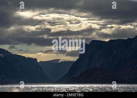 Akshayuk Pass, Auyuittuq National Park landscape view. Baffin Mountains of Nunavut, Canada. Stock Photo