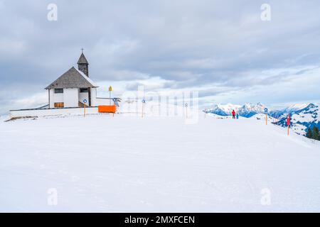 A small chapel on snowy Hahnenkamm mountain in Kitzbuhel, Austria Stock Photo