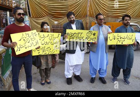 Hyderabad, Pakistan. 03rd Feb, 2023. Members of Civil Society are holding protest demonstration against massive unemployment, increasing price of daily use products and inflation price hiking, held at Karachi press club on Friday, February 03, 2023. Credit: Asianet-Pakistan/Alamy Live News Stock Photo