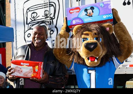 Former Detroit Lions offensive tackle Lomas Brown addresses the