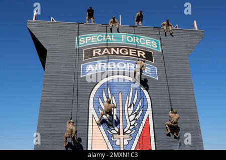 Fort Polk, Louisiana, USA. 12th Jan, 2023. Air assault students rappel from a tower for practice and to build trust in their belay men during an air assault school held at the Joint Readiness Training Center and Fort Polk January.9-20. Credit: U.S. Army/ZUMA Press Wire Service/ZUMAPRESS.com/Alamy Live News Stock Photo