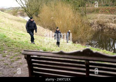 Police search teams near the bench where Nicola Bulley's phone was found, on the banks of the River Wyre, in St Michael's on Wyre, Lancashire, as police continue their search for missing woman Nicola Bulley, 45, who was last seen on the morning of Friday January 27, when she was spotted walking her dog on a footpath by the nearby River Wyre. Picture date: Saturday February 4, 2023. Stock Photo