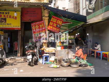 Hanoi, Vietnam, January 2023. the sale of street food in a downtown street Stock Photo