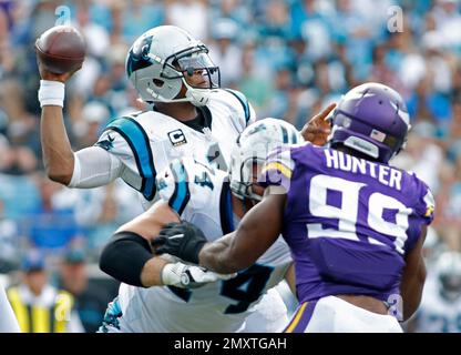 East Rutherford, New Jersey, USA. 6th Oct, 2019. Minnesota Vikings outside  linebacker Anthony Barr (55) celebrates with defensive end Danielle Hunter  (99) after tackling New York Giants running back Jon Hilliman (28)