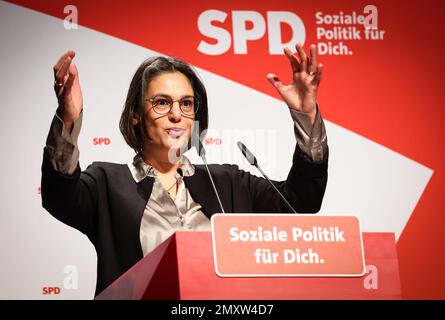 Husum, Germany. 04th Feb, 2023. Serpil Midyatli (SPD), state chairwoman of the SPD Schleswig-Holstein, speaks at the state party conference of the SPD Schleswig-Holstein at Messe Husum. Credit: Christian Charisius/dpa/Alamy Live News Stock Photo