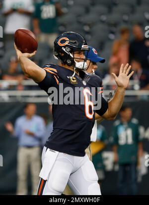 Chicago Bears quarterback Jay Cutler 6 warms up before an NFL