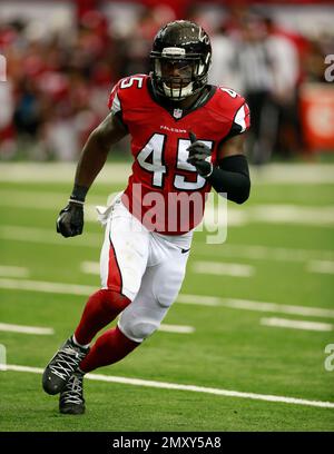 Atlanta Falcons outside linebacker Deion Jones (45) lines up