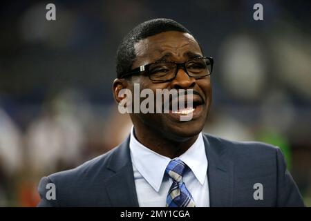 Former Dallas Cowboys player Michael Irwin runs into Texas Stadium during a  post-game ceremony December 20, 2008 commemorating the final NFL regular  season game at the historic venue in Irving, Texas. This