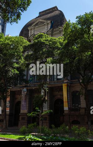 Main entrance of National Museum of Fine Arts building at Rio Branco Avenue in Centro district surrounded by green vegetation under summer clear sky. Stock Photo