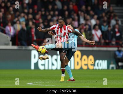 London, UK. 04th Feb, 2023. London, UK. 04th Feb, 2023. 4th February 2023; Gtech Community Stadium, Brentford, London, England; Premier League Football, Brentford versus Southampton; Ivan Toney of Brentford challenged by Jan Bednarek of Southampton Credit: Action Plus Sports Images/Alamy Live News Stock Photo