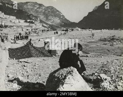 People after the Vajont dam disaster, Italy 1963 Stock Photo